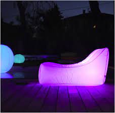 Nap! air. pouf flottant et lumineux.